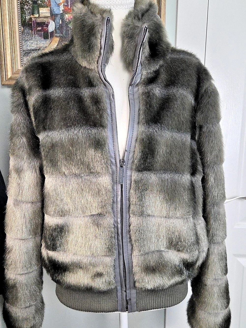 Sean John Faux Fur Jacket Size Large Gray *Flaws Cracking Along Zipper*